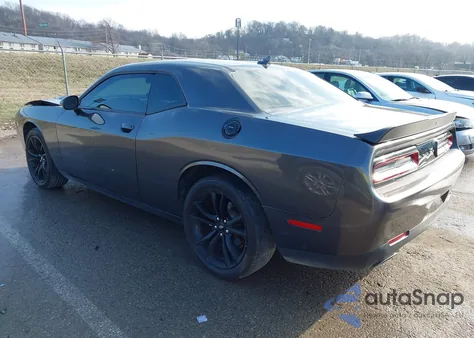 2018 Dodge Challenger Sxt Plus z USA, uszkodzony, nr VIN 2C3CDZAG9JH276860